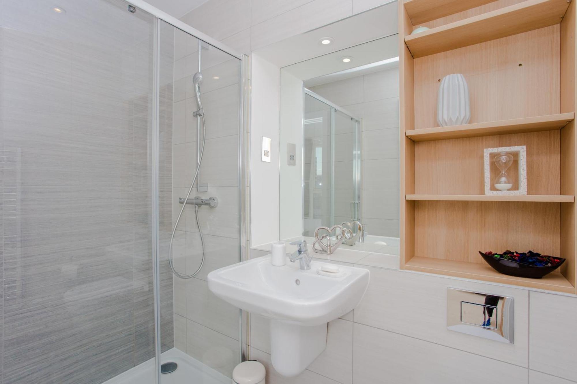 Brand New 2 Bedroom 2 Bath Flat At Brixton Station And O2 For Max 7 Guests Apartment *